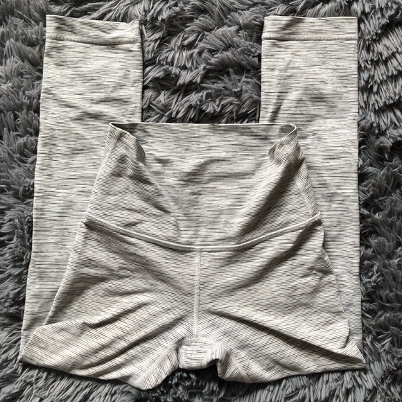 lululemon athletica Pants - Lululemon Wunder Under Crop Leggings